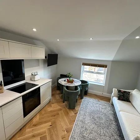 New Stylish One Bedroom Apartment *